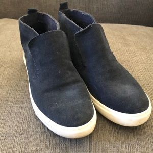 Slip on sneaker